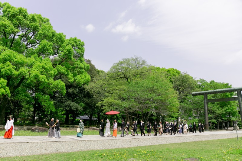 岐阜護國神社　長持歌に先導されて「花嫁行列」の模様